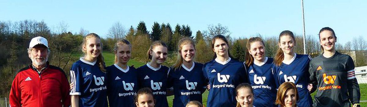 Neue Trikots für U17 Mädchen des TuS Reichshof
