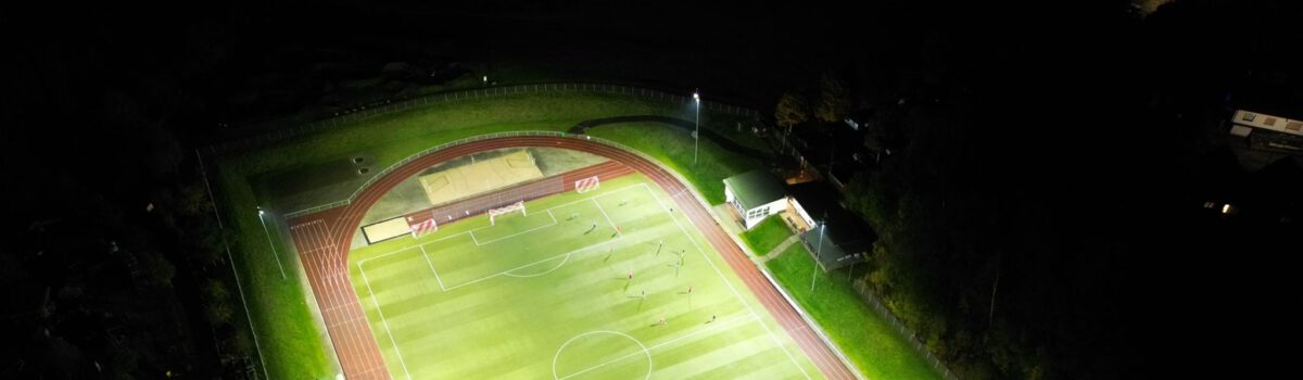 Neue LED-Flutlichtanlage installiert
