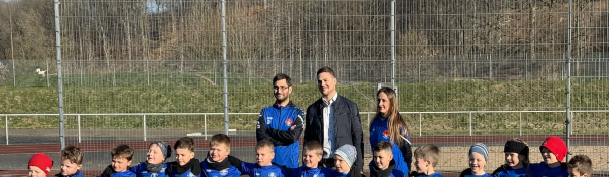 Neue Trikots für unsere Bambinis – Vielen Dank an die Rechtsanwaltskanzlei Zöller!